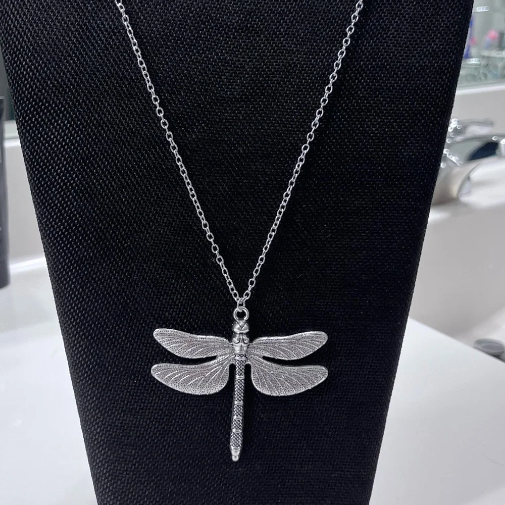 NWOT - Silver Dragonfly Pendant Necklace